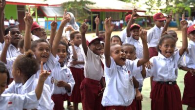 Sambut Hari Suci Nyepi, Danantara Indonesia dan PLN Salurkan 5.000 Paket Perlengkapan Sekolah ke Tiga Provinsi di Indonesia