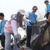 Srikandi PLN Icon Plus Jatim Bersama Warga Jaga Lingkungan Pesisir Kampung Nelayan Kalibuntu