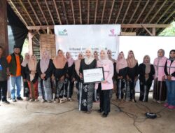 Sambut HUT RI 81 Tahun, Srikandi PLN UIP JBTB Berikan Edukasi Siaga Kebencanaan dan Tetapkan Komunitas Perempuan Tangguh Bencana di Kampung Aren Simacan Banyuwangi