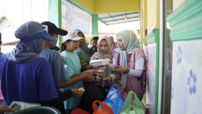 Srikandi PLN Icon Plus Jatim Perkuat Kepedulian Sosial dan Gaya Hidup Sehat Warga Dusun Limbe Sidoarjo