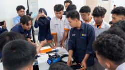 Perluas Wawasan Industri Telekomunikasi, 62 Siswa SMK Pawyatan Daha 1 Belajar Teknologi Fiber Optik di PLN Icon Plus